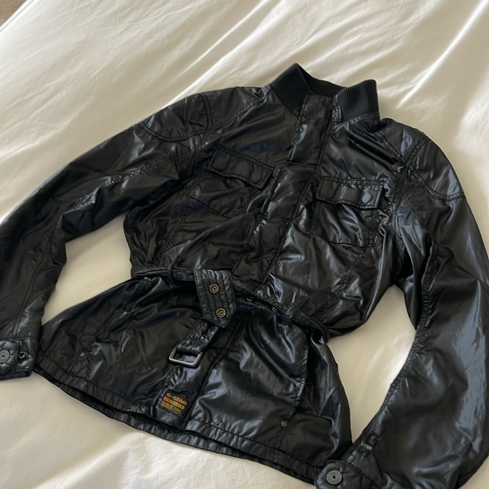 Classic g-star jacket with shine effect.